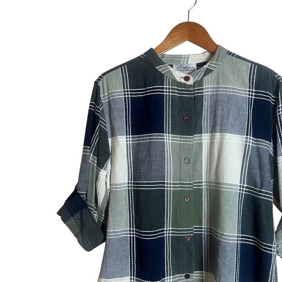 Traditional country collection button down shirt. Size medium - Picture 2 of 6